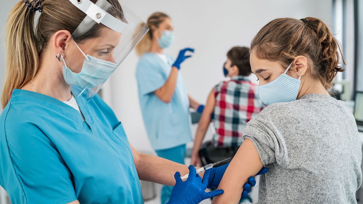 El debate de vacunar a los niños: "No inmunizar a los mayores de 12 puede poner en riesgo la inmunidad grupal" El debate de vacunar a los niños: "No inmunizar a los mayores de 12 puede poner en riesgo la inmunidad grupal"