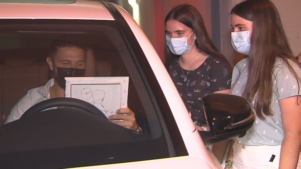 Joaquín recibe emocionado regalos de cumpleaños de dos béticas: "Me vais a saltar las lágrimas"