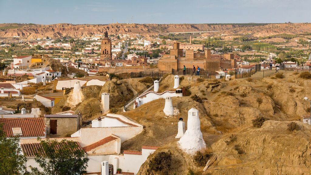 Guadix-desde-Cuevas-min ayuntamiento