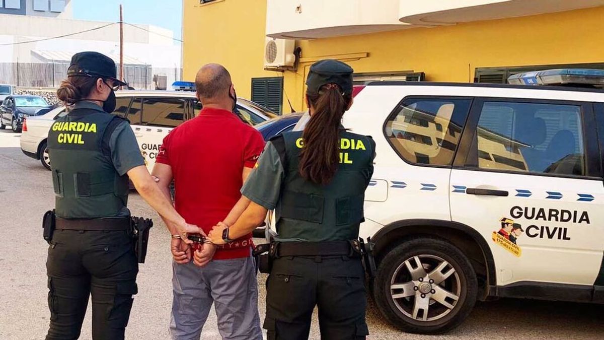 Un hombre detenido por agredir a otro que le pidió que usara la mascarilla en un supermercado de Menorca