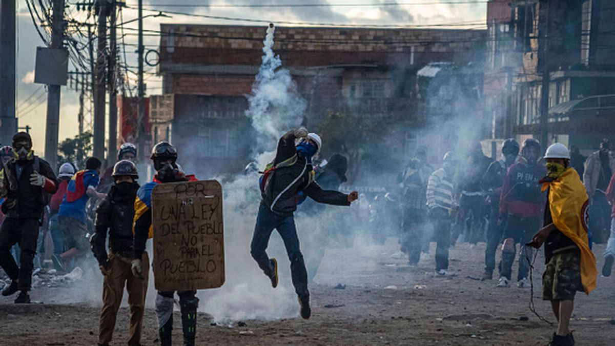 Colombia detiene a 134 integrantes del grupo "Primera Linea", instigadores de las manifestaciones violentas Colombia detiene a 134 integrantes del grupo "Primera Linea", instigadores de las manifestaciones violentas