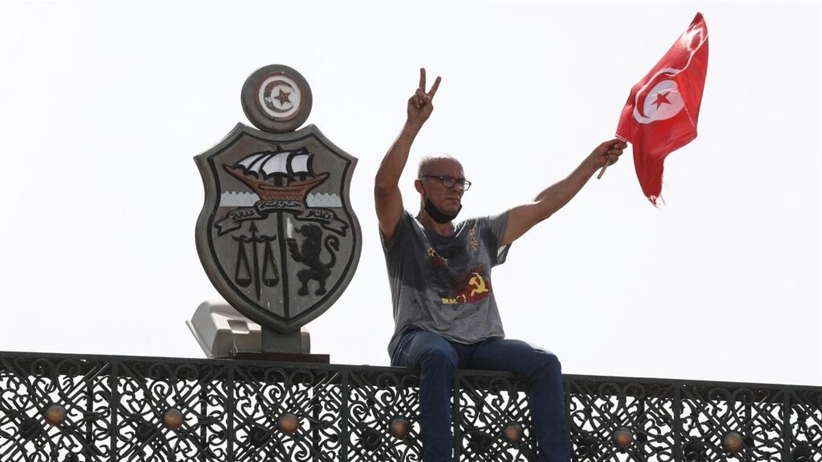 Túnez tensa al máximo las costuras de su democracia y coquetea con el conflicto civil