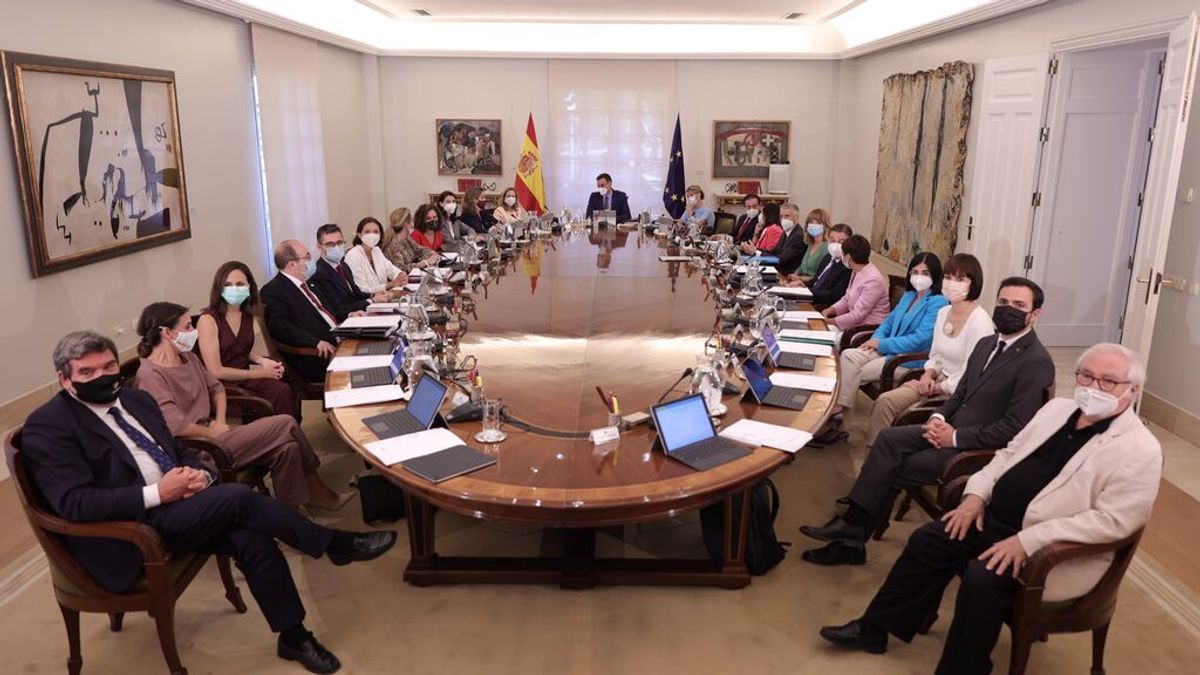 El BOE publica la reestructuración de la Presidencia del Gobierno con la supresión de hasta 17 órganos distintos El BOE publica la reestructuración de la Presidencia del Gobierno con la supresión de hasta 17 órganos distintos