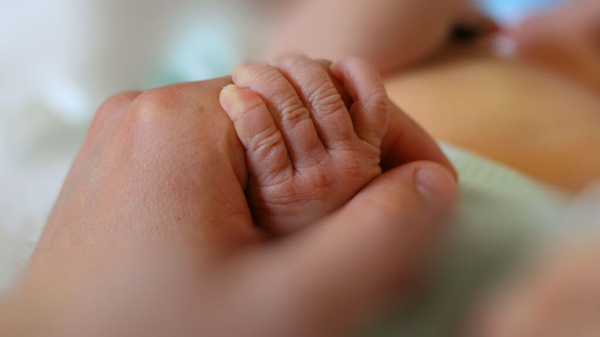 Un bebé de tres semanas lucha por su vida en la UCI tras contagiarse por el coronavirus