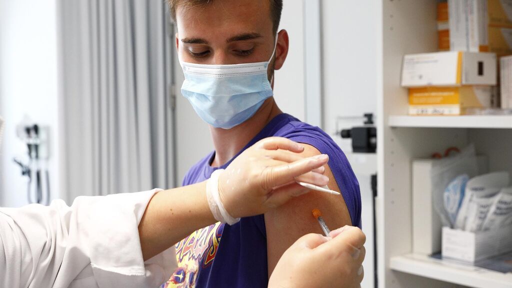 Sanidad detecta 32.900 efectos adversos en más de 47 millones de dosis de vacunas contra la covid