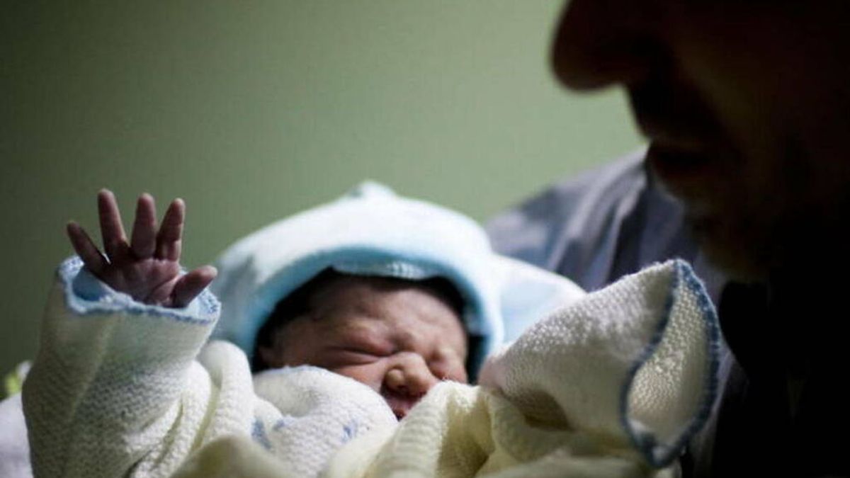 Cómo es la vida con 9 bebés: 100 pañales y seis litros de leche al día