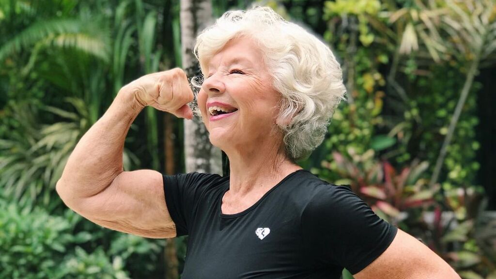 La influencer Joan MacDonald o cómo lucir un cuerpo 'fit' a los 70: "Es maravilloso estar en forma a los 75 años”