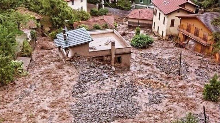 Deslizamientos de tierra e inundaciones en Italia  Informativos Telecinco