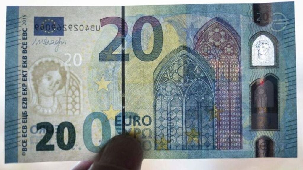 Además de una lupa para observar el microtexto.