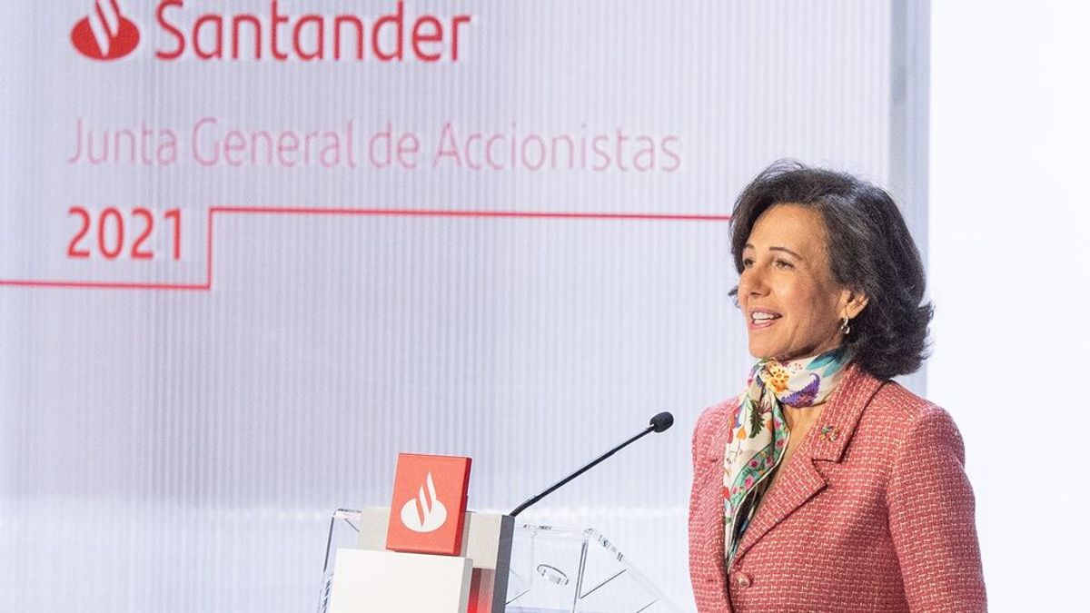 El banco Santander gana 3.675 millones hasta junio frente a las pérdidas de 10.800 millones del año pasado El banco Santander gana 3.675 millones hasta junio frente a las pérdidas de 10.800 millones del año pasado