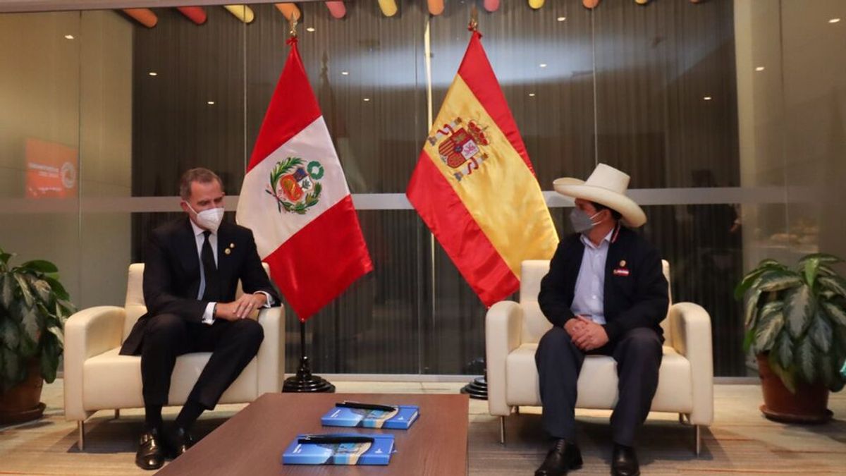 Felipe VI se reúne con Pedro Castillo en la víspera de la toma de posesión en Perú Felipe VI se reúne con Pedro Castillo en la víspera de la toma de posesión en Perú
