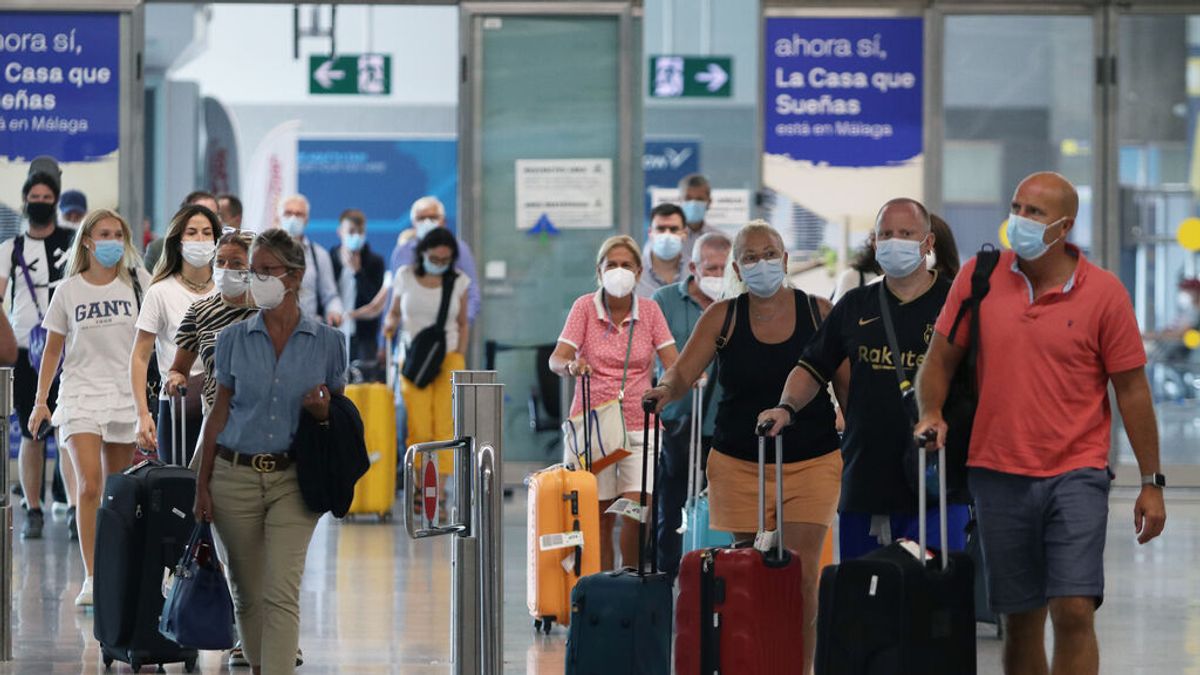 Reino Unido elimina a partir de agosto la cuarentena en Inglaterra para los vacunados de EEUU y la UE Reino Unido elimina a partir de agosto la cuarentena en Inglaterra para los vacunados de EEUU y la UE