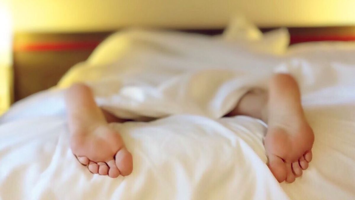 La ciencia explica por qué cuesta dormir la primera noche en otro lugar.