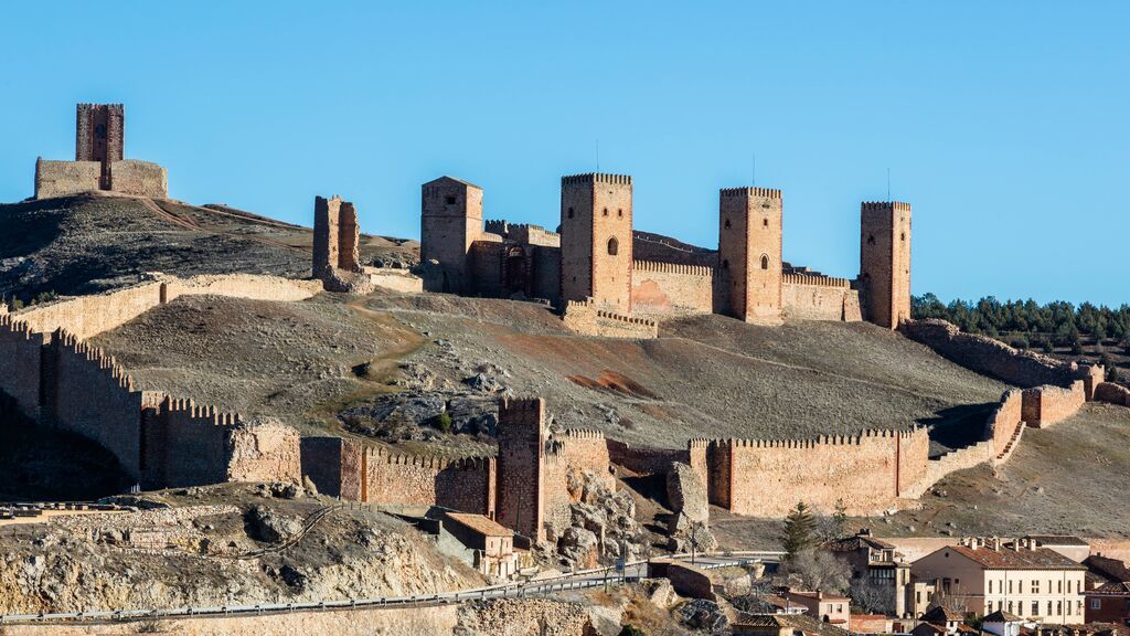 Muralla y castillo de Molina de Aragón.