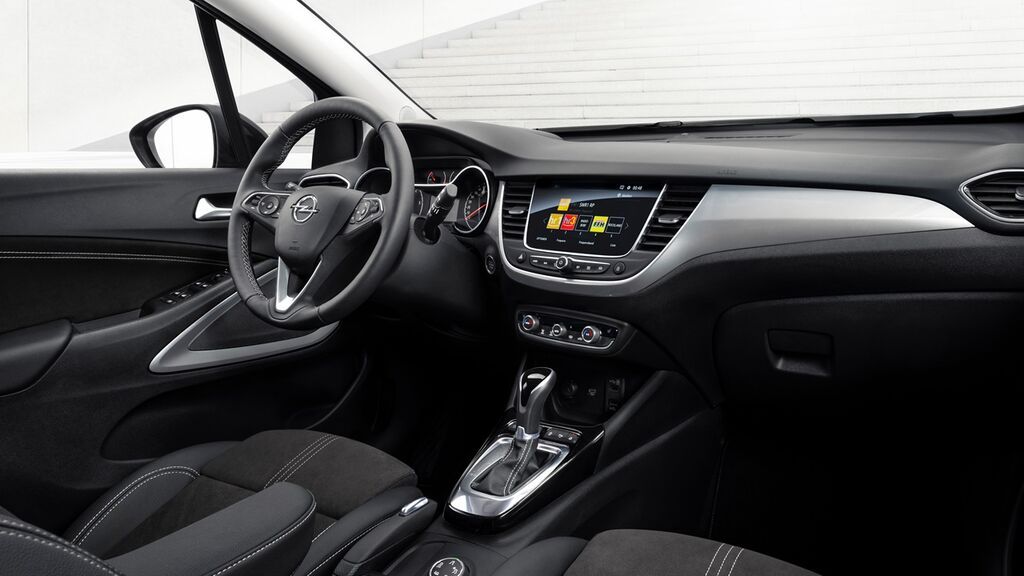 El interior es sencillo, con una instrumentación no digital