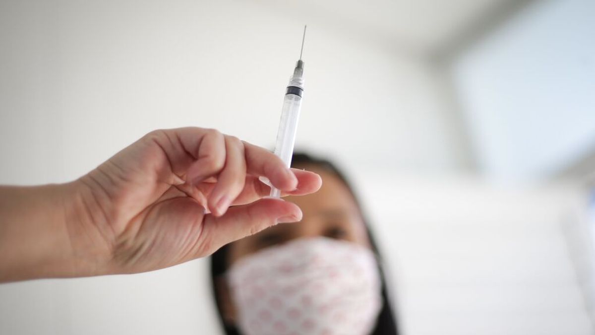 ¿Cuánto tiempo tiene que pasar tras vacunarme para generar inmunidad frente al coronavirus?