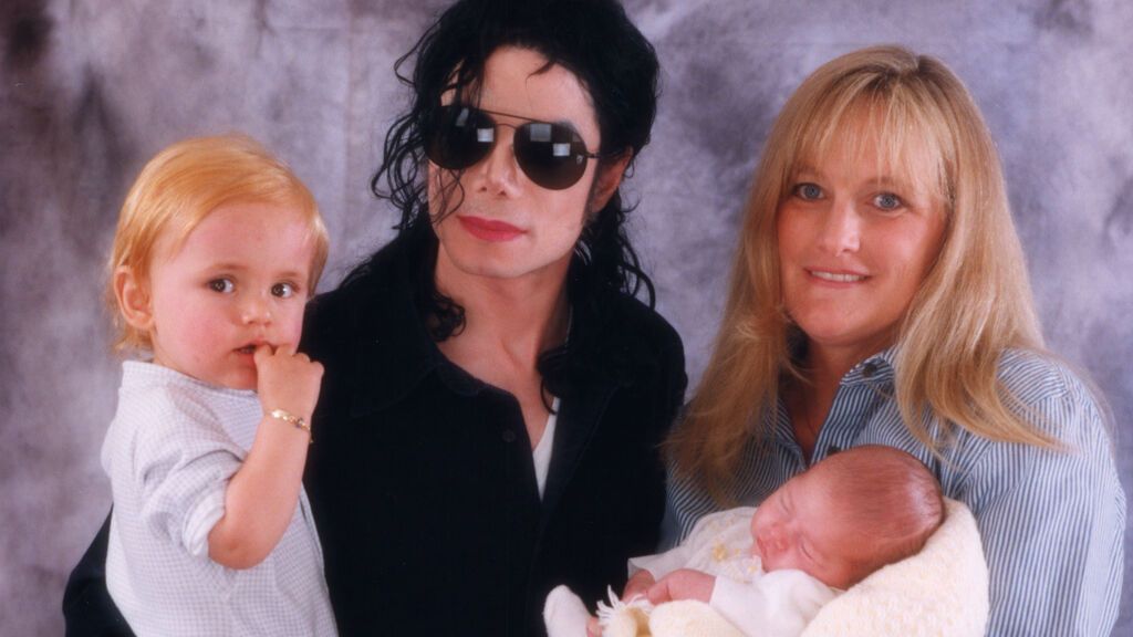 Con Deborah tuvo dos hijos; Prince y Paris.