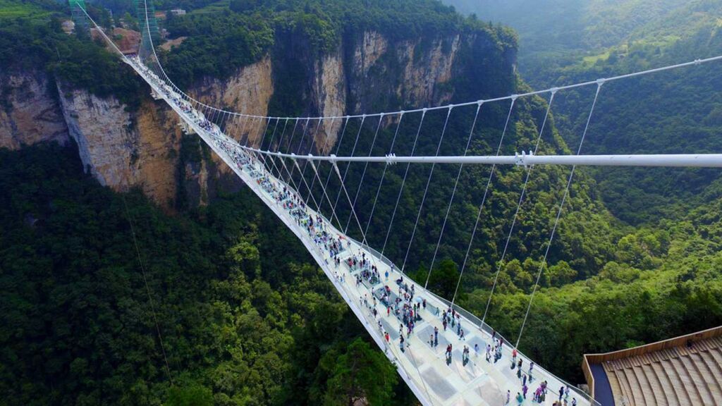 Salto al vacío desde el puente más alto del mundo