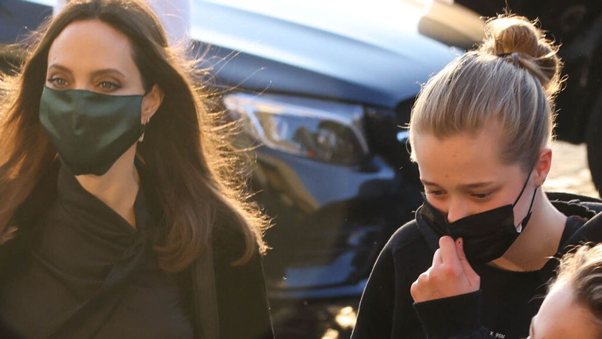 Angelina Jolie con su hija Shiloh en París Angelina Jolie con su hija Shiloh en París