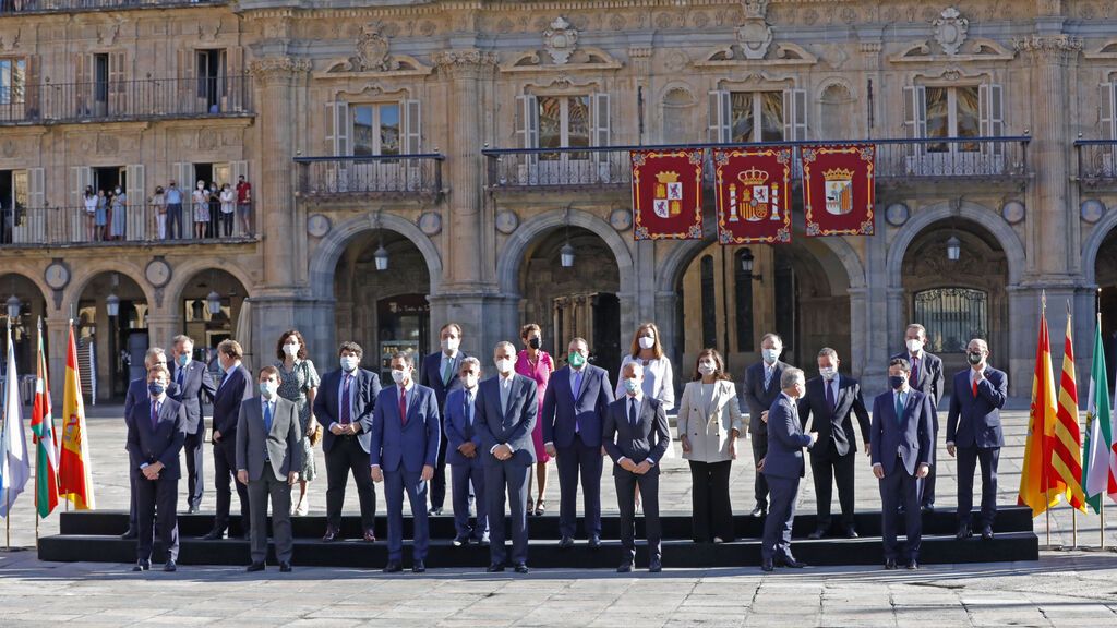 Gritos contra Pedro Sánchez en la foto de familia de la Conferencia de Presidentes
