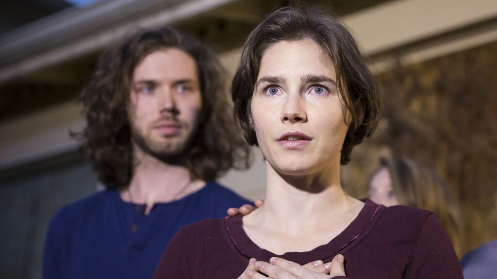 Amanda Knox y Raffaele Sollecito, tras conocer su absolución (2015)