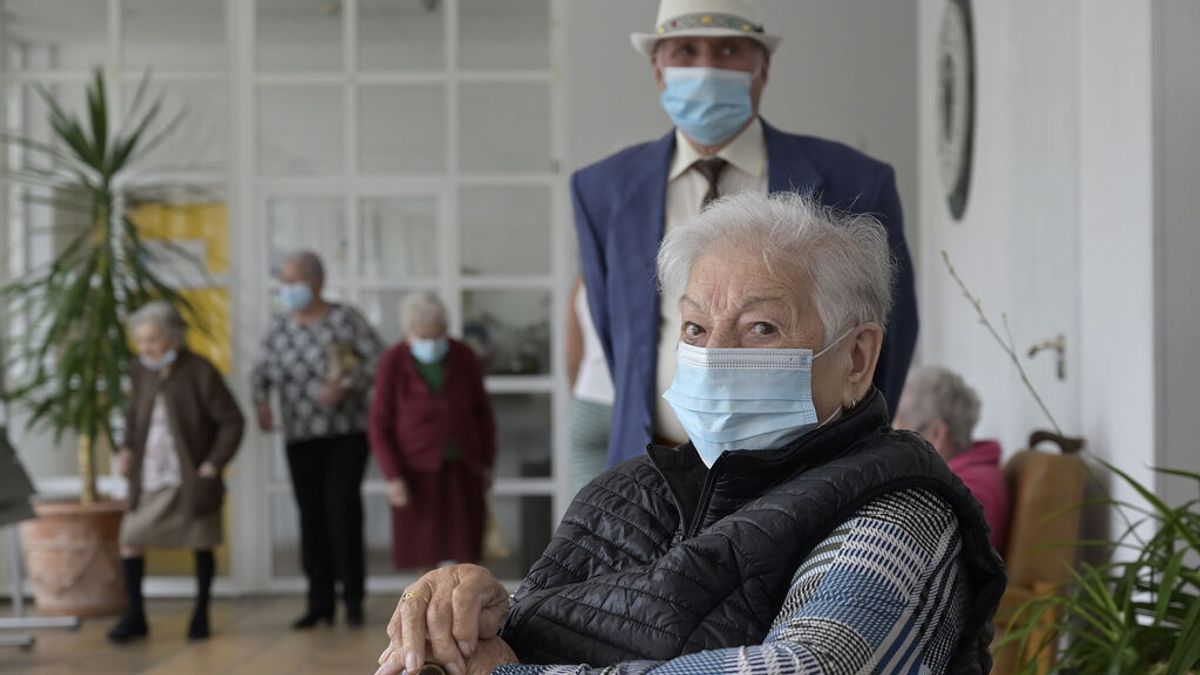 Los contagios en las residencias se duplican y las muertes se multiplican por cinco en la última semana Los contagios en las residencias se duplican y las muertes se multiplican por cinco en la última semana