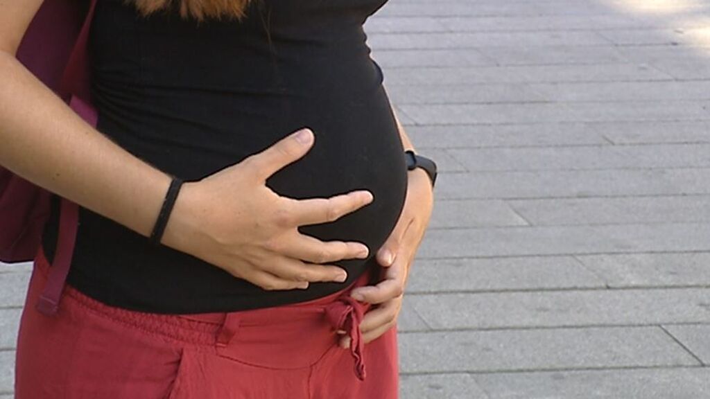 Loa expertos insisten en la vacunación de las embarazadas: tienen 5 veces más riesgo de ingresar en la UCI por coronavirus