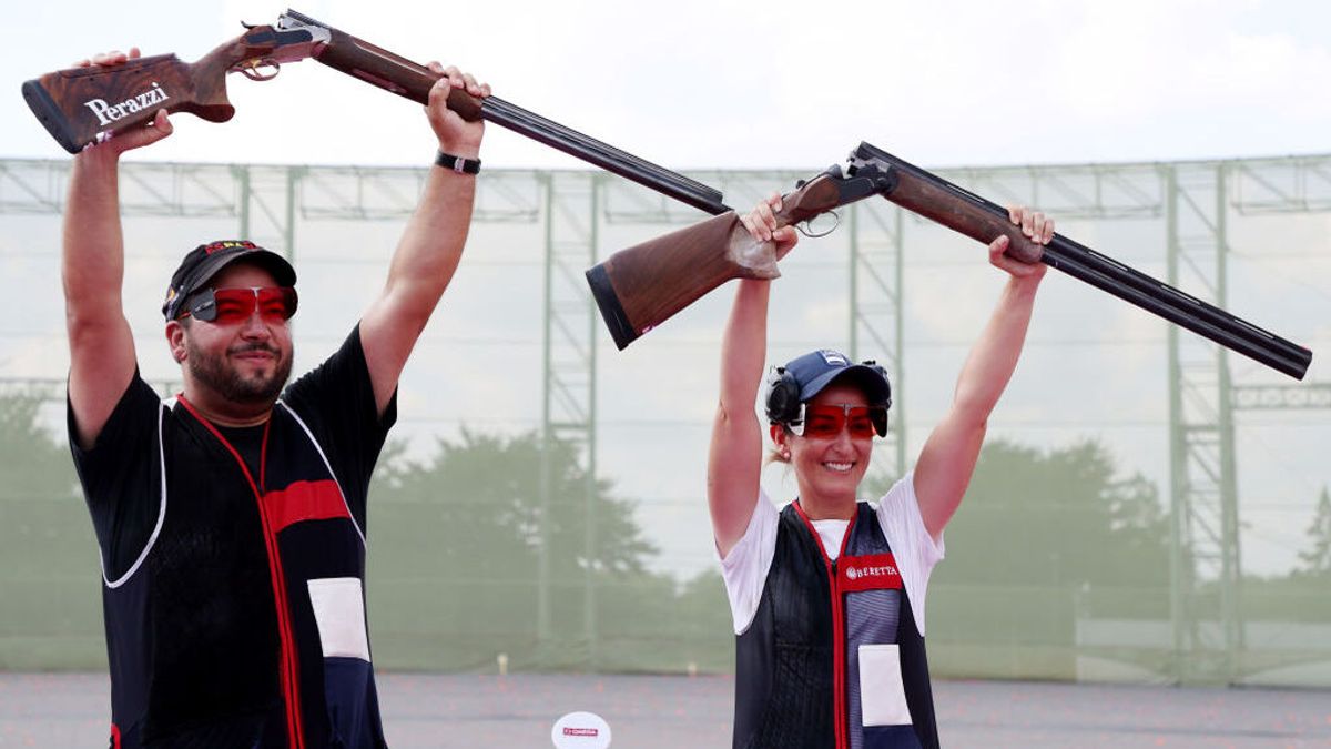 Alberto Fernández y Fátima Gálvez ganan el primer oro para España en Tokyo 2020 en la modalidad de tiro por equipos mixtos Alberto Fernández y Fátima Gálvez ganan el primer oro para España en Tokyo 2020 en la modalidad de tiro por equipos mixtos