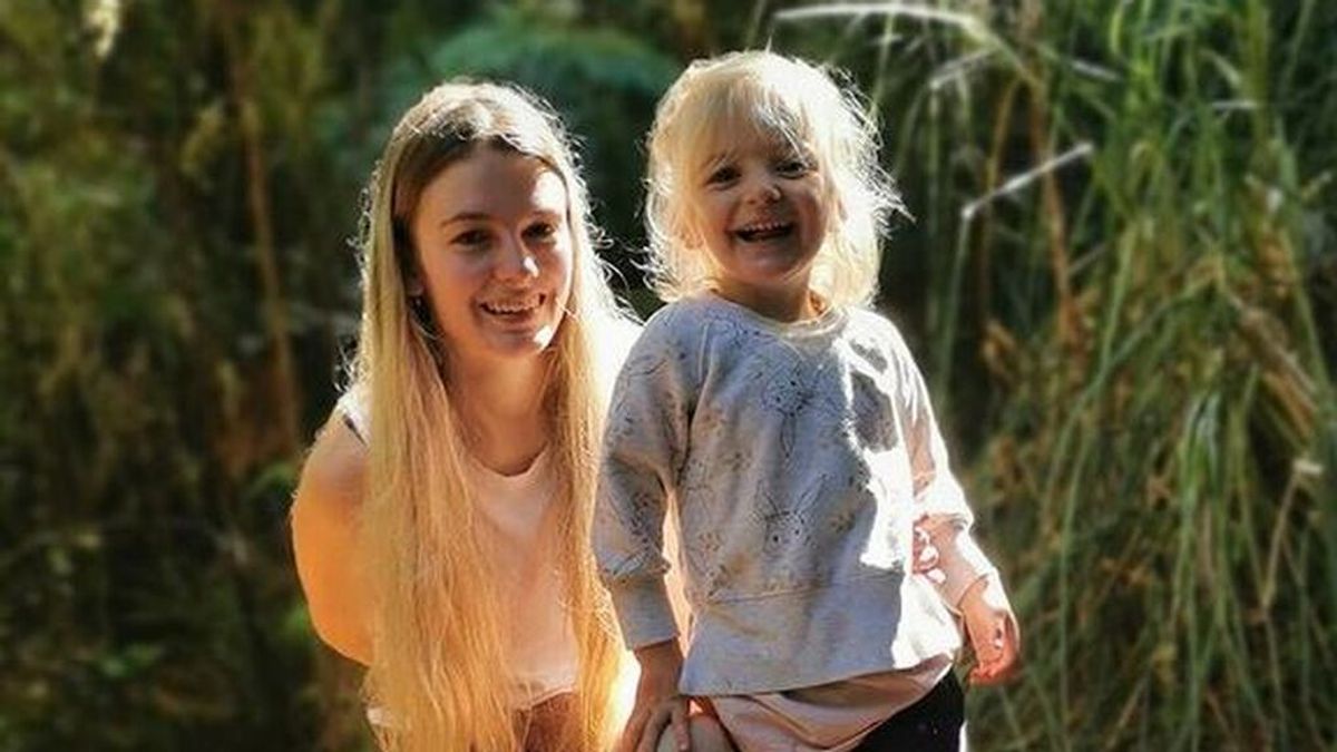 Críticas en la Red a una madre por llevar a su hija de cuatro años de caza: "De mayor será una asesina"