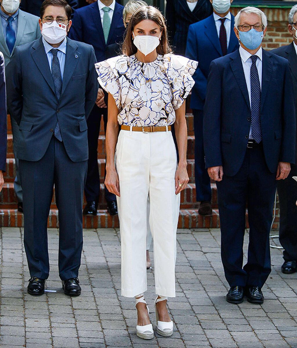 La reina Letizia con alpargatas de Macarena Shoes