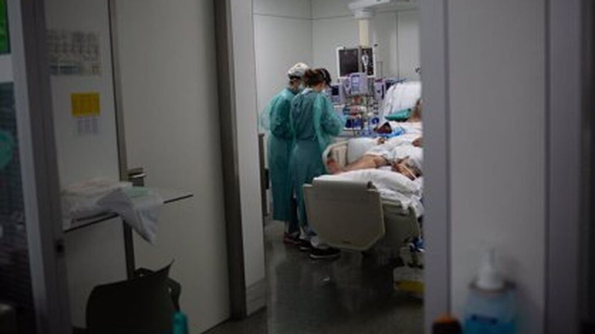Bajan los ingresos en Cataluña que registra 63 muertes por covid y 5.000 contagios Bajan los ingresos en Cataluña que registra 63 muertes por covid y 5.000 contagios