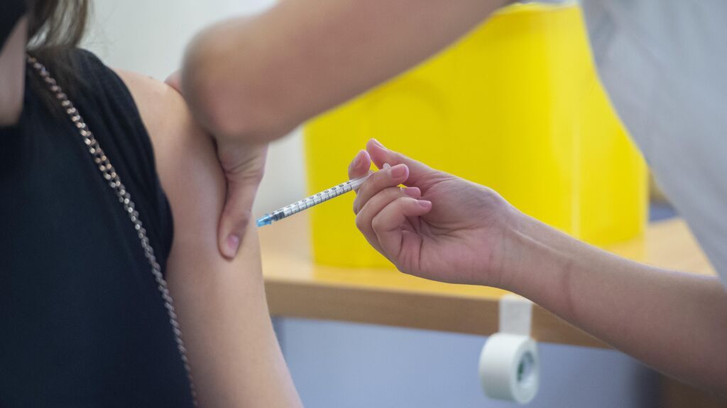 Pfizer y Moderna suben los precios de sus vacunas covid para Europa