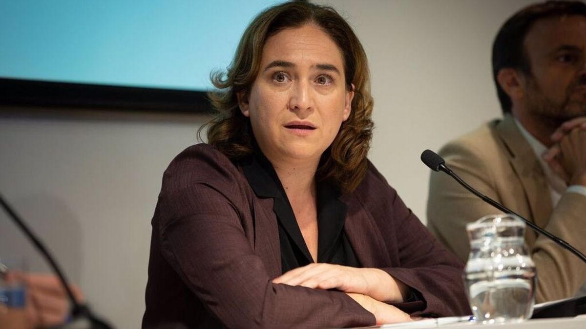 Colau pide una consulta a los barceloneses sobre la candidatura catalana a los Juegos Olímpicos de Invierno Colau pide una consulta a los barceloneses sobre la candidatura catalana a los Juegos Olímpicos de Invierno