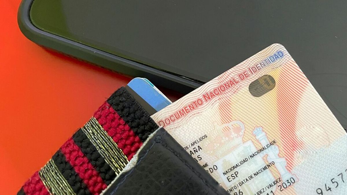 El nuevo DNI 4.0 permitirá realizar compras o gestiones desde el teléfono móvil El nuevo DNI 4.0 permitirá realizar compras o gestiones desde el teléfono móvil