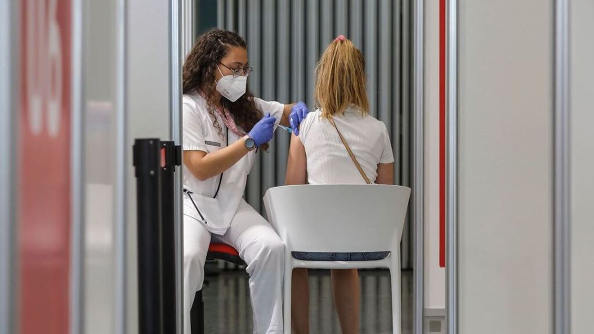 Murcia, la primera comunidad autónoma en vacunar a los jóvenes de entre 12 y 19 años Murcia, la primera comunidad autónoma en vacunar a los jóvenes de entre 12 y 19 años