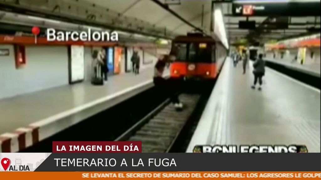 Los Mossos buscan a un temerario que se fugó tras saltar las vías cuando un metro iba a pasar