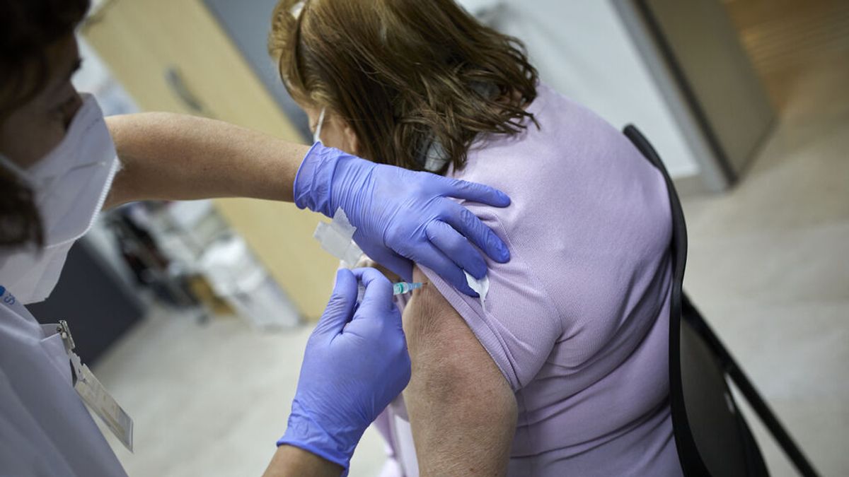 Médicos de familia consideran necesaria la tercera dosis de la vacuna contra la covid "cuanto antes" Médicos de familia consideran necesaria la tercera dosis de la vacuna contra la covid "cuanto antes"