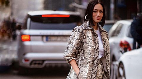 13 looks para combinar el estampado de serpiente y triunfar