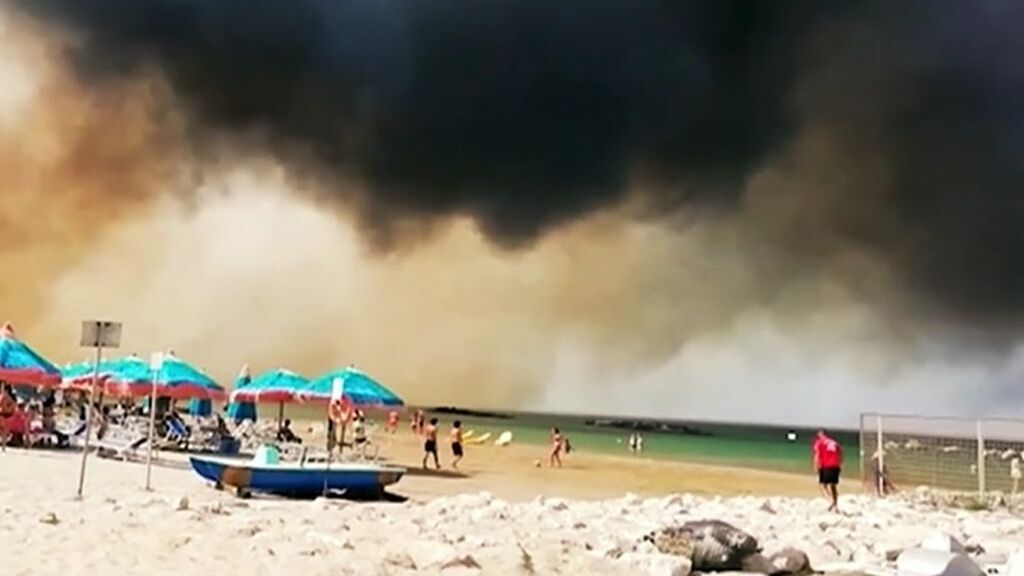 Cientos de turistas son evacuados tras los devastadores incendios en Turquía, Grecia y el sur de Italia