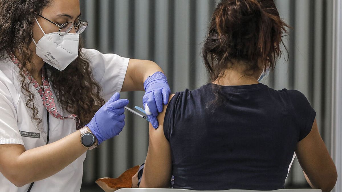 La Generalitat abre la campaña de vacunación a los catalanes de 12 a 15 años La Generalitat abre la campaña de vacunación a los catalanes de 12 a 15 años