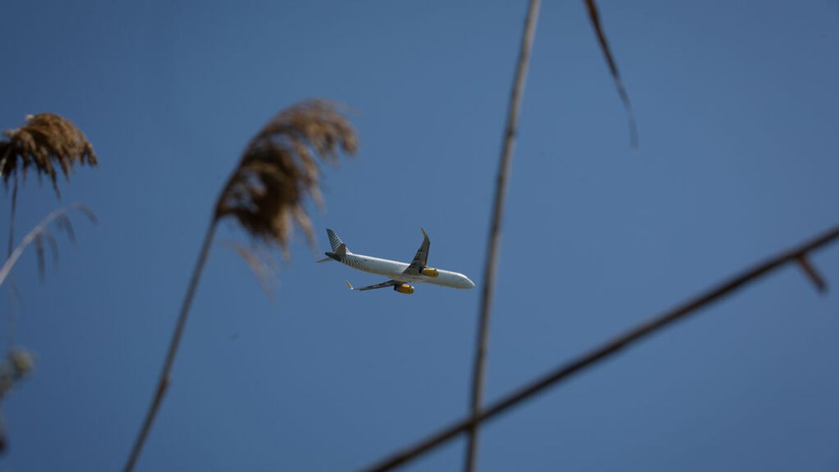 Malestar por la ampliación de El Prat mientras la Generalitat promete el "aeropuerto más verde de Europa" Malestar por la ampliación de El Prat mientras la Generalitat promete el "aeropuerto más verde de Europa"