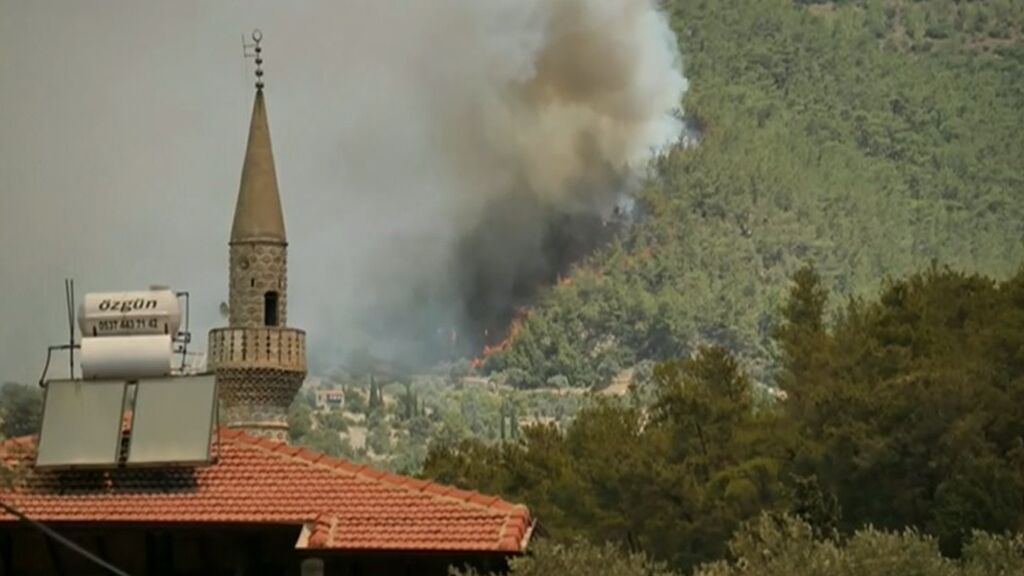 Séptimo día de incendios en Turquía: los vecinos luchan contra el fuego que ya ha arrasado 95.000 hectáreas