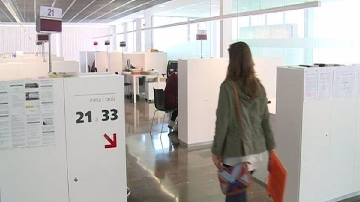 3.565 parados menos en la Comunidad Valenciana, un 0,84% menos que la media nacional 3.565 parados menos en la Comunidad Valenciana, un 0,84% menos que la media nacional