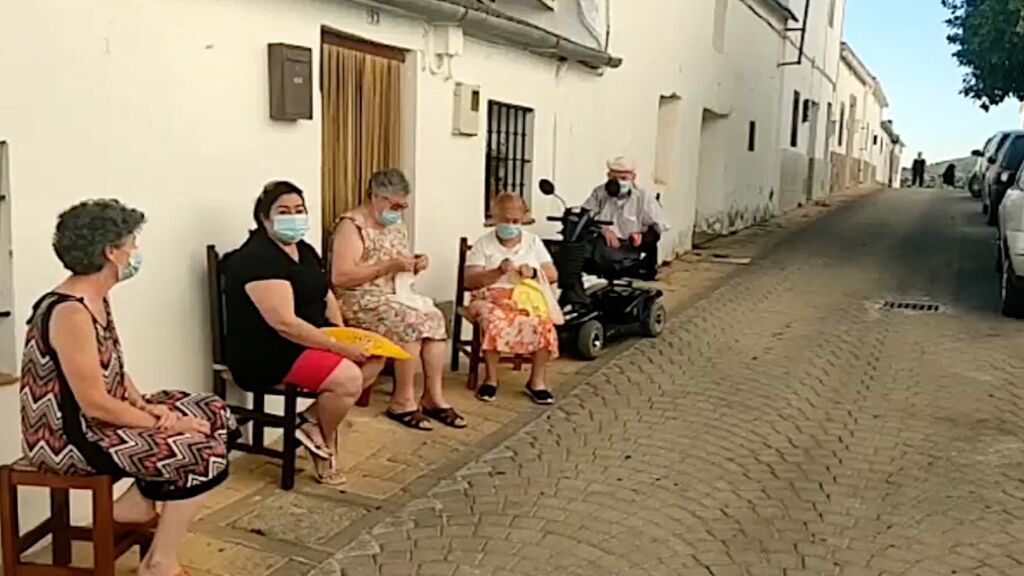 Una `charla al fresco´ en Algar