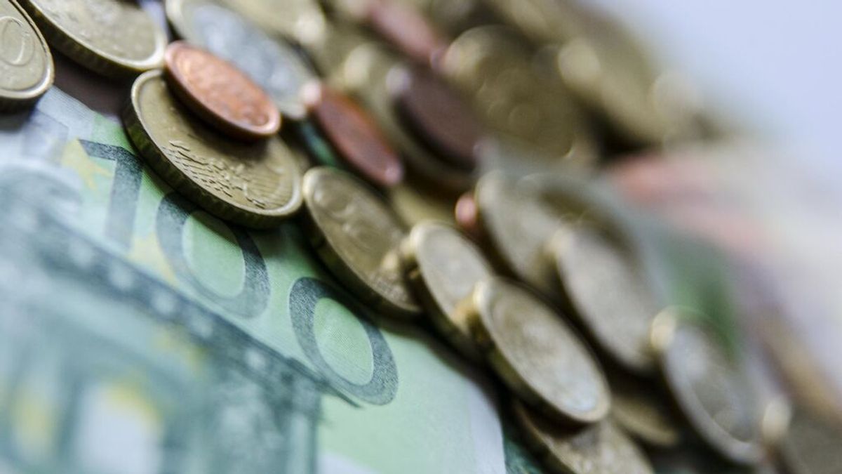 Nueve de cada diez españoles cree que hay mucho fraude fiscal en España, según el CIS Nueve de cada diez españoles cree que hay mucho fraude fiscal en España, según el CIS