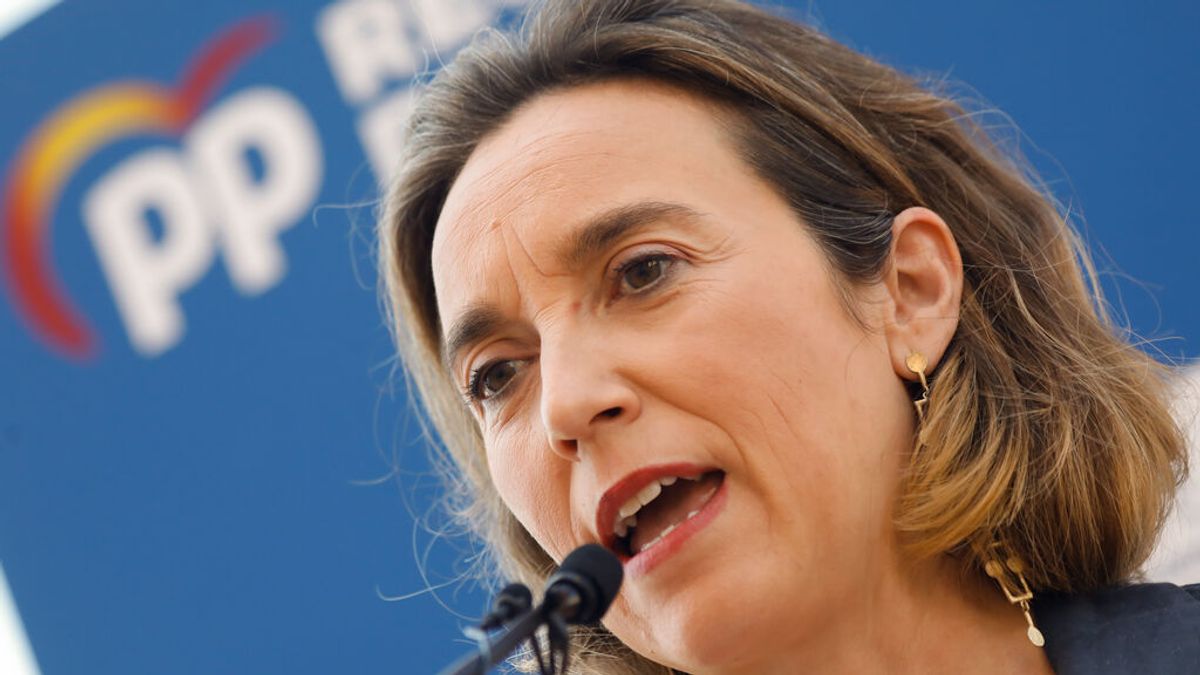 El PP acusa a Sánchez de "silencio cómplice" con la "erosión" de la Corona y los ataques de Podemos al Rey emérito El PP acusa a Sánchez de "silencio cómplice" con la "erosión" de la Corona y los ataques de Podemos al Rey emérito