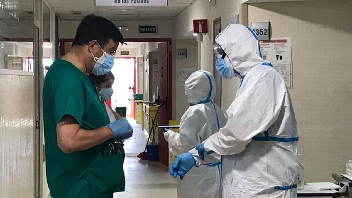 Las hospitalizaciones en Andalucía vuelven a niveles de hace tres meses con 1300 hospitalizados Las hospitalizaciones en Andalucía vuelven a niveles de hace tres meses con 1300 hospitalizados