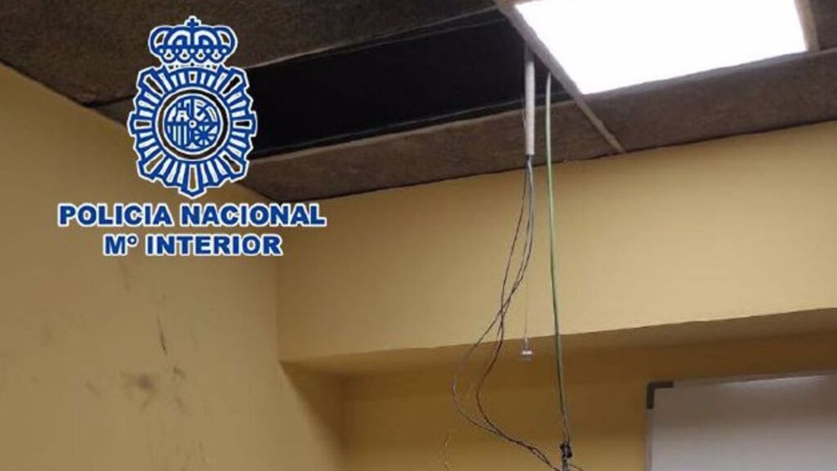 La policía libera a un ladrón que quedó atrapado dos días en un conducto de ventilación La policía libera a un ladrón que quedó atrapado dos días en un conducto de ventilación