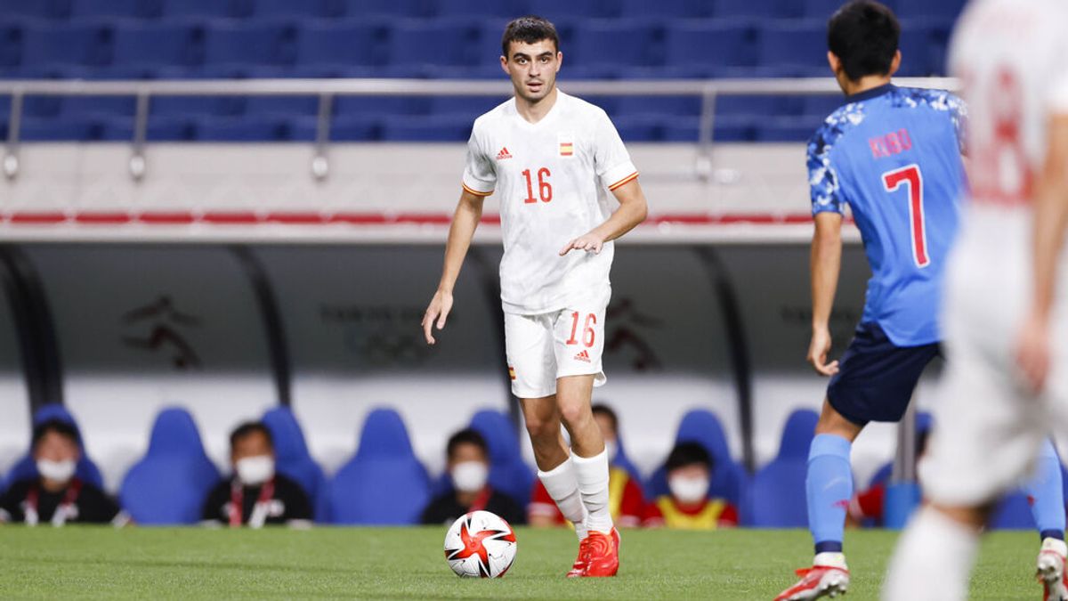Pedri toca el balón en la semifinal olímpica ante Japón Pedri toca el balón en la semifinal olímpica ante Japón