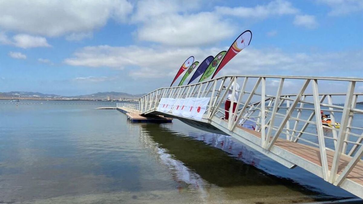 Cede la pasarela de La Manga durante la presentación del campeonato de España de Balonmano Playa Cede la pasarela de La Manga durante la presentación del campeonato de España de Balonmano Playa